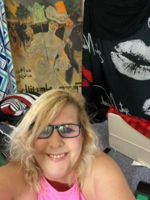 Are you looking for a Older Experienced CougarVoluptuous , BBW, 68 inches BOOTY!