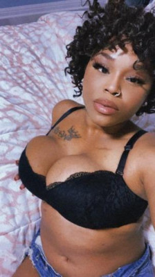 available now..pretty& horny 🥰💋in & outcalls 🫶🏽💦 latenight