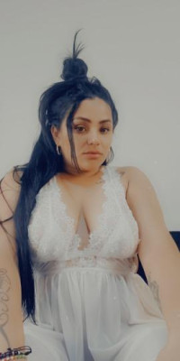 latina caliente bebe