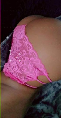3 Girls available!!!CUM play with my pussy cat