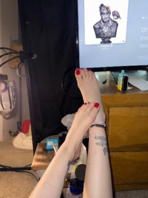 sweet & petite ❄🐰 here 2 please, not tease