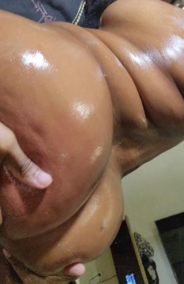 STALLION 🍫Feeling hot and bothered Cum get some Ice to cool you down 🧊😻