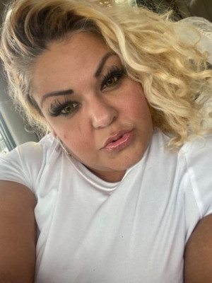 Sexy,thick, thriviing, lucious Latina