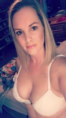 Available now 41years mature female Romance full