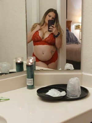 IM 8 MONTHS PREGNANT DOING VIDEO CHAT CALLS ALL DAY