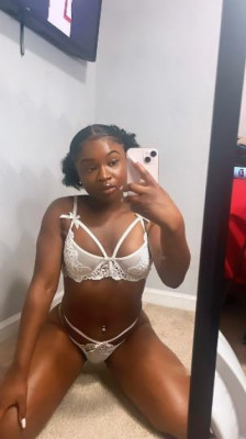 🌹 Upscale and Chocolate. OUTS ONLY - Clean and Unbothered. You WANT to see me 😍💦