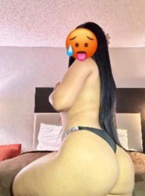 Chica sexy cubana de paso por la ciudad