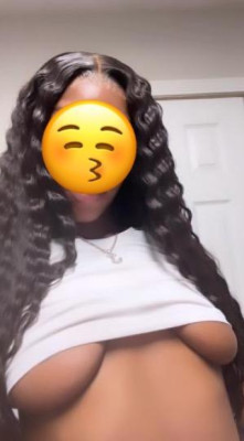 💦🍦PETITE BADDIE available 💦😋