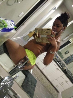 WOAH 😯 Shes Hot 🥵 Come Play Always Available