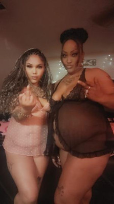 Sexie bright pregnant Hottie.