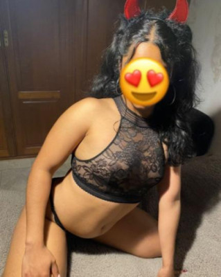 Hi! I am Canela a mix of cuban/argentine/american! I love exploring myself and my body